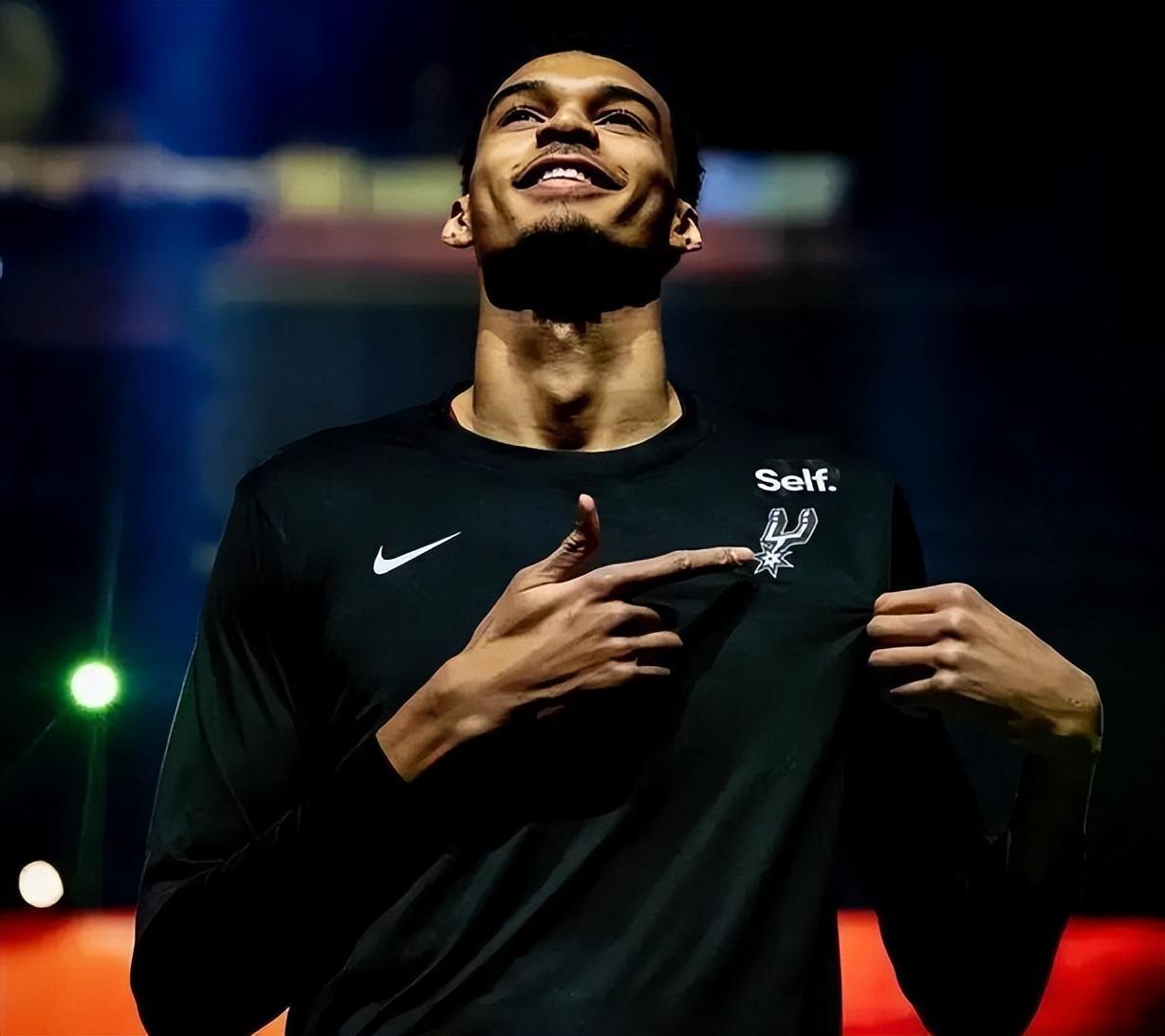 球探体育足球比分-32分12板8助2断4帽！文班亚马复制姚明神迹，战神卡要小心了